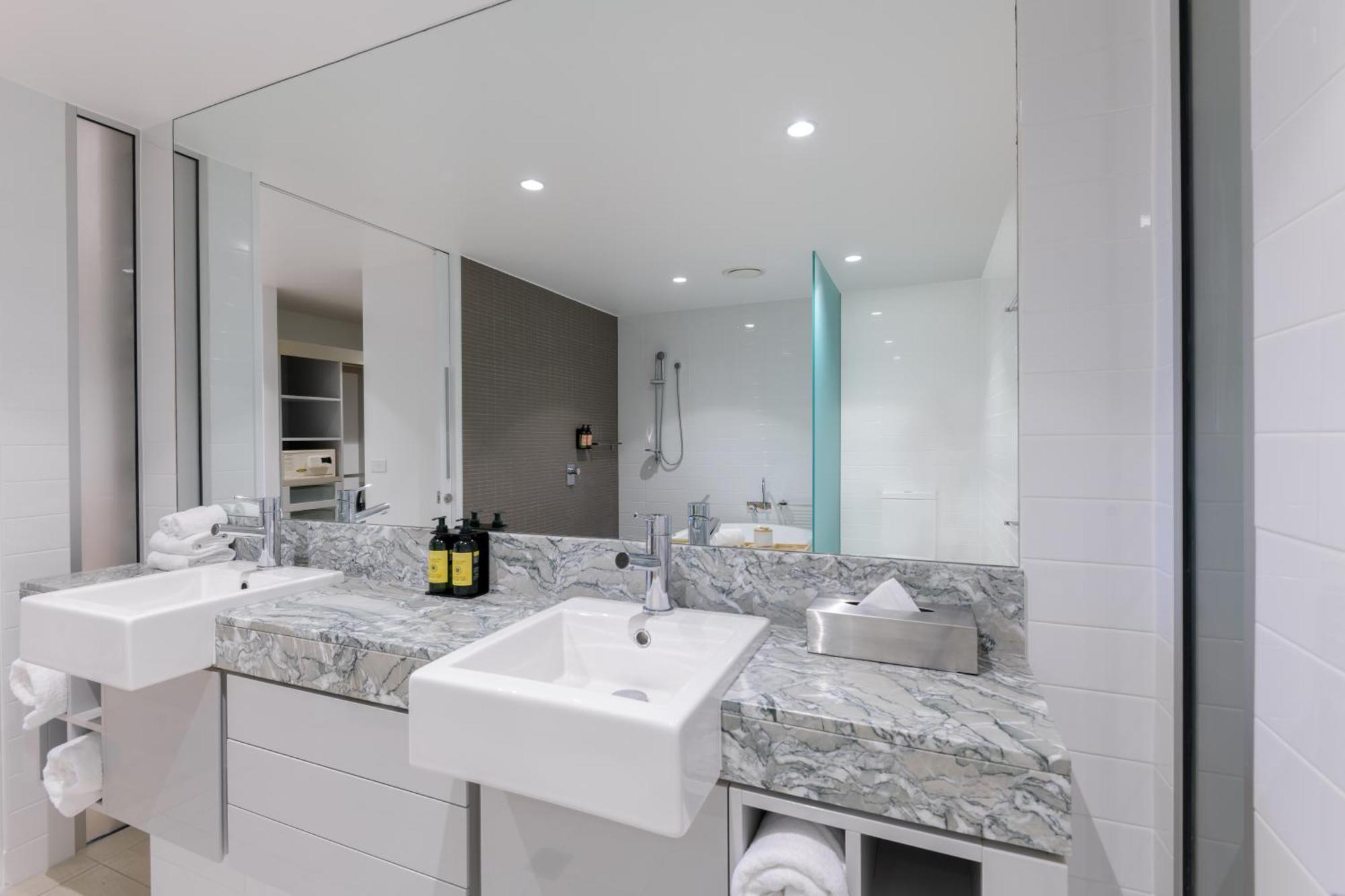 Coconut Grove Lejlighedshotel Port Douglas Eksteriør billede