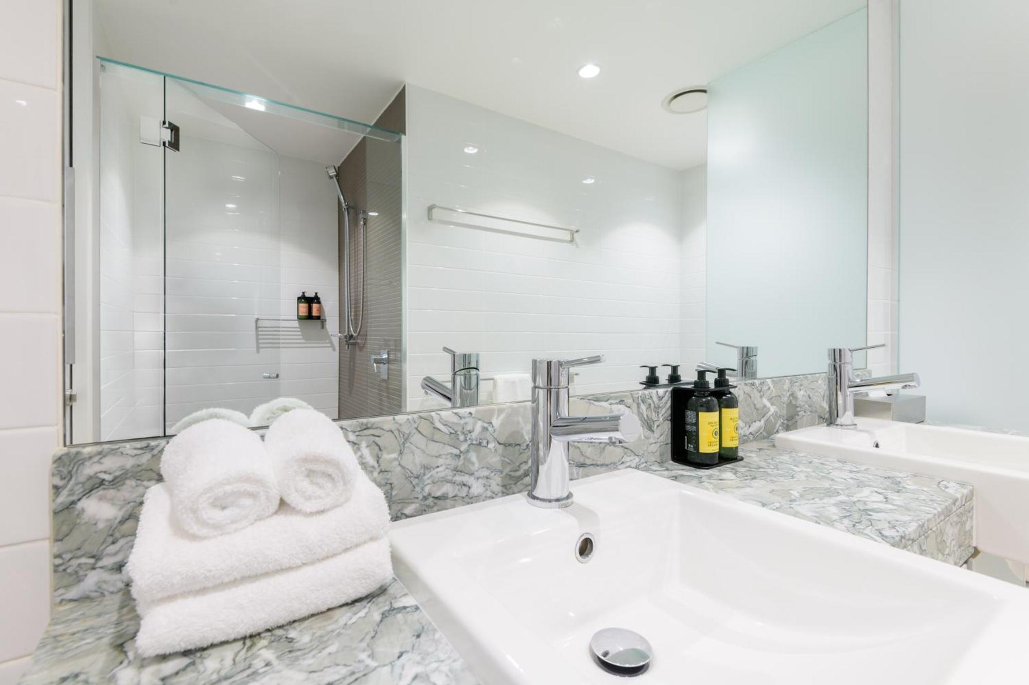 Coconut Grove Lejlighedshotel Port Douglas Eksteriør billede